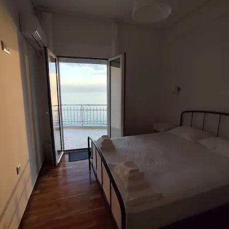 Jenny's Blue - Beachfront